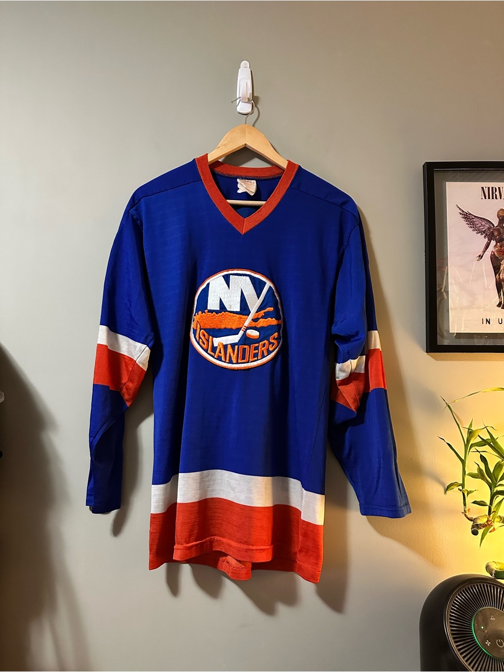 VTG 80s New York Islanders Jersey
CCM Maska Made in USA Blue Orange
NHL